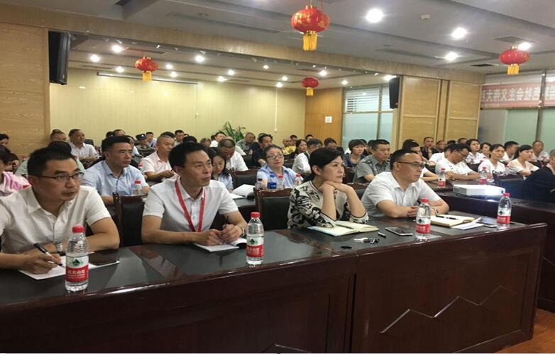 社保費(fèi)率大變化，助力企業(yè)大發(fā)展——市人社局等到我司宣講社會(huì)保險(xiǎn)費(fèi)率降低政策